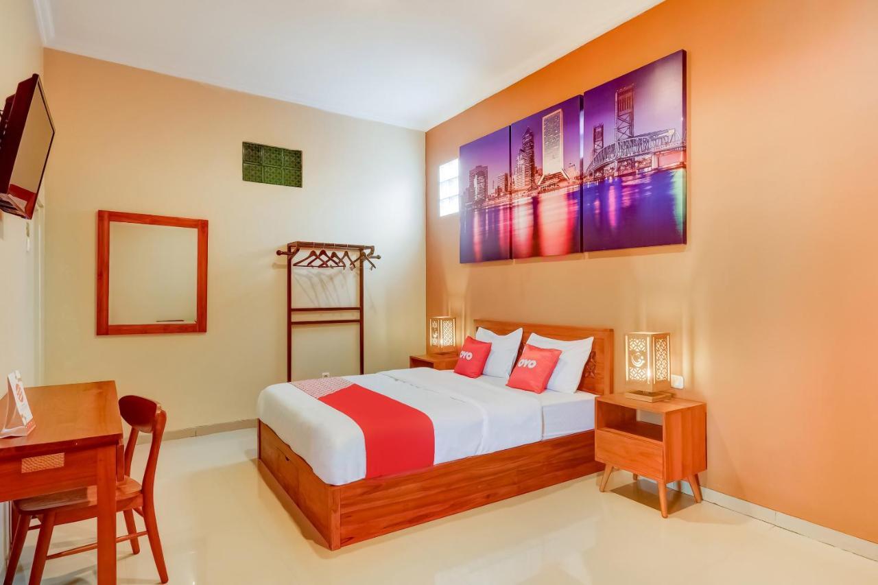 Hotel Super Oyo 3496 Griya Gayatri Syariah à Melati Extérieur photo