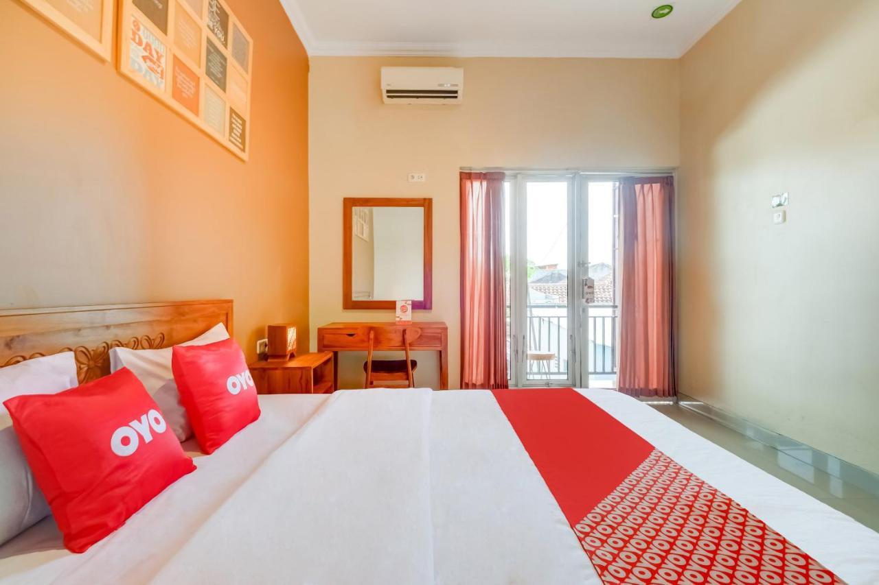 Hotel Super Oyo 3496 Griya Gayatri Syariah à Melati Extérieur photo