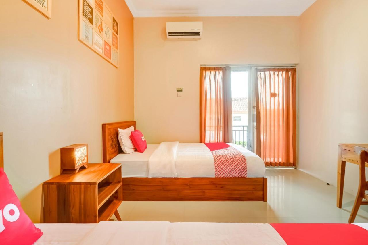 Hotel Super Oyo 3496 Griya Gayatri Syariah à Melati Extérieur photo